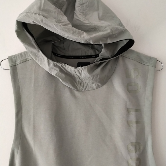 Nike Tech Sleeveless hoody - new brand - size XL - Picture 5 of 5